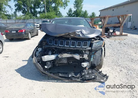 2021 Jeep Compass Latitude 4X4 z USA, uszkodzony, nr VIN 3C4NJDBBXMT584084